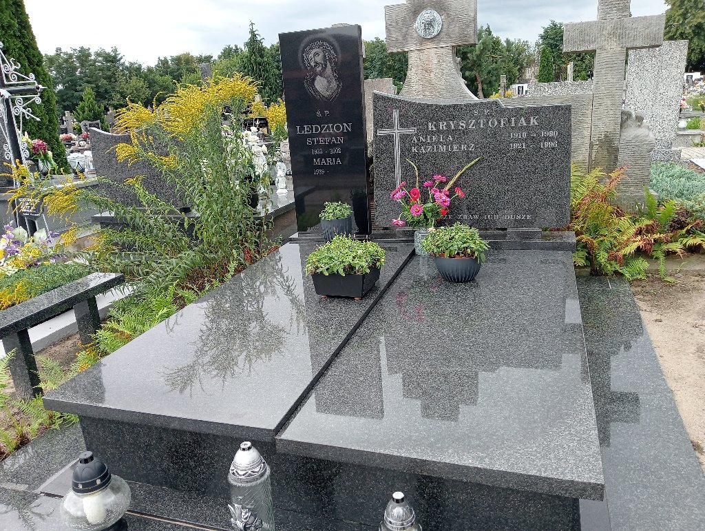 Grób Marianna Ledzion